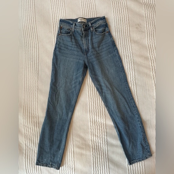 A&F High Rise Mom Jean - Medium color - Picture 4 of 4